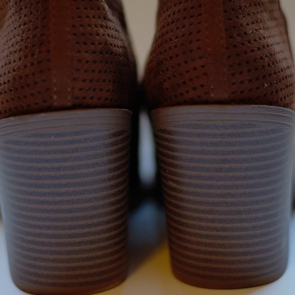 Brown/Cognac Heeled Booties - Picture 3 of 7